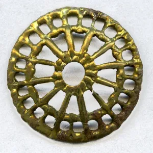 Vintage filigree wheel shaped wide bead cap or disk. 17mm pkg of 4. b9-0940(e)